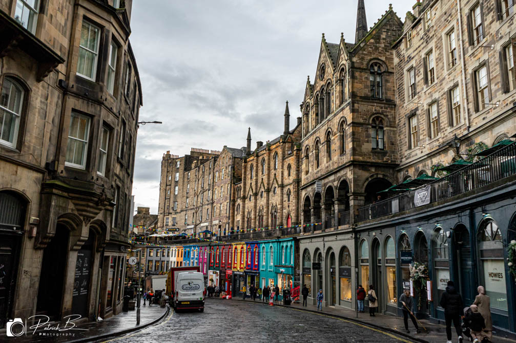image of Victoria Street in Edinburgh